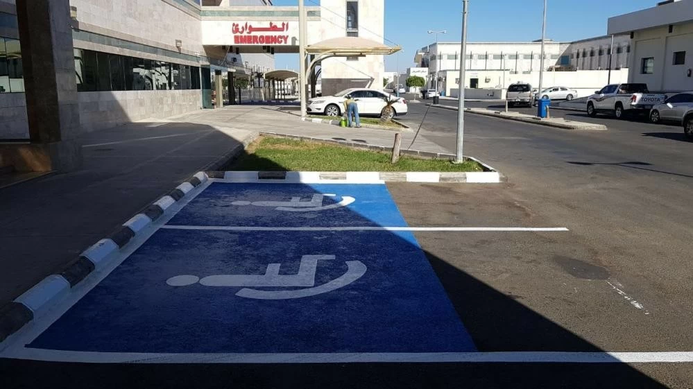 «المرور» يلاحق المعتدين على «مواقف المعاقين».. الحجز والغرامة لـ 2135 سيارة