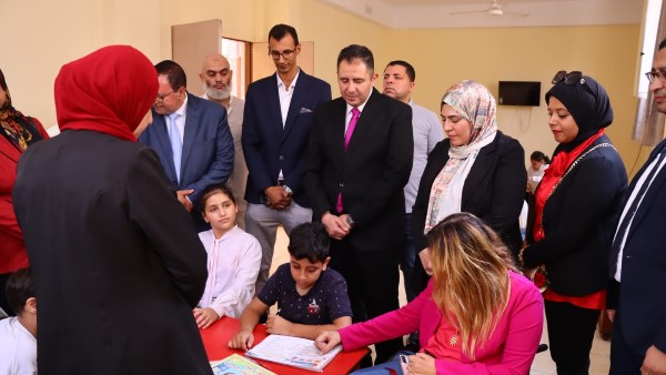 إيمان كريم ومحافظ دمياط يتفقدان مركز لتأهيل ذوى الإعاقة بالسنانية