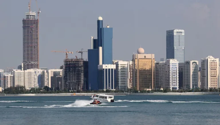 بلومبرغ: صندوق لِعماد في أبوظبي يمهّد لجذب أموال خارجية عبر ذراعه الاستثمارية