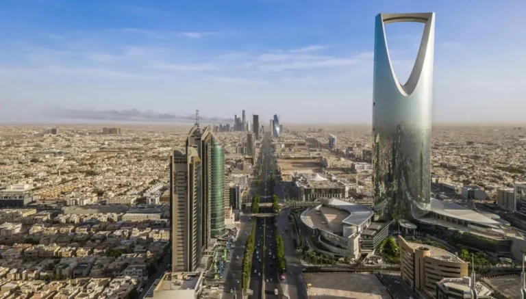 أميركا تفرض قيوداً على تنقلات موظفيها في السعودية إلى الطائف وينبع