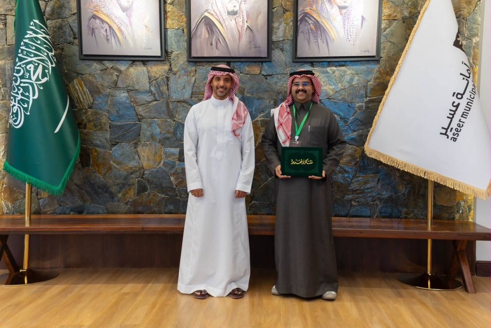 الجالي يكرّم الفائزين بهاكاثون مدن عسير