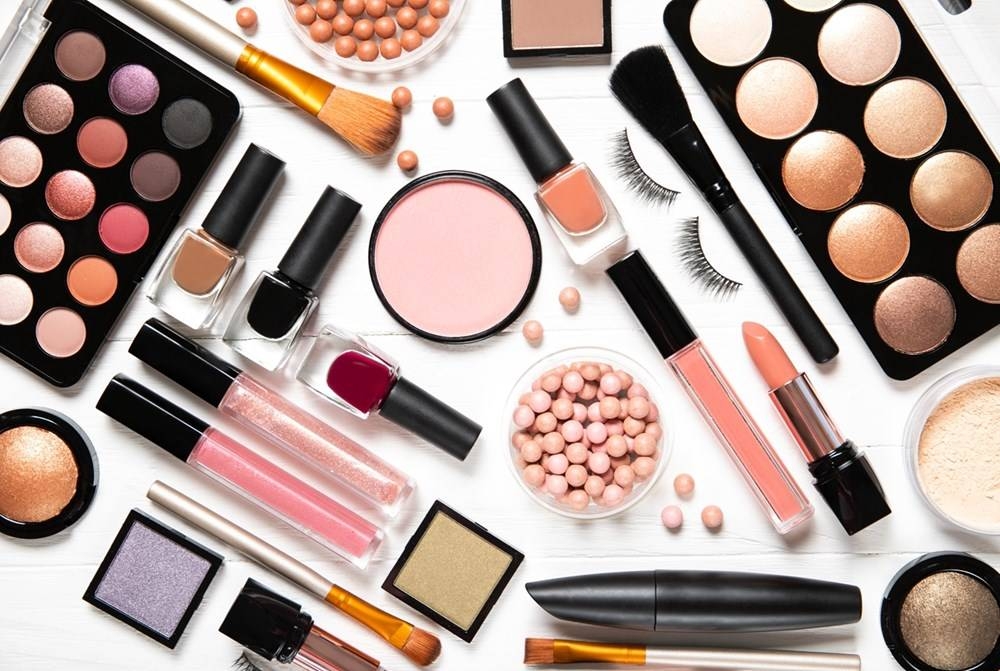 عينات التجميل التجريبية… ناقل صامت للعدوى