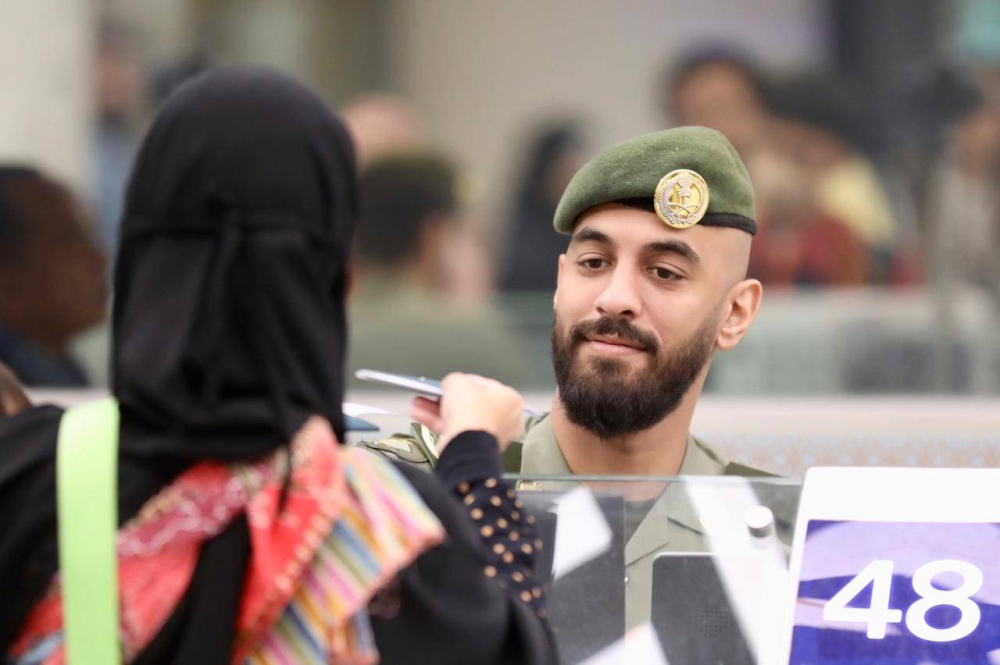 أبشر يجدد الجواز والتفعيل يفاجئ المسافرين