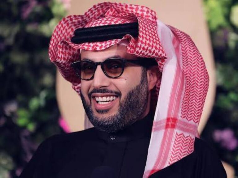 تركي آل الشيخ يعلن إقامة نزال تاريخي يجمع فيوري وجوشوا