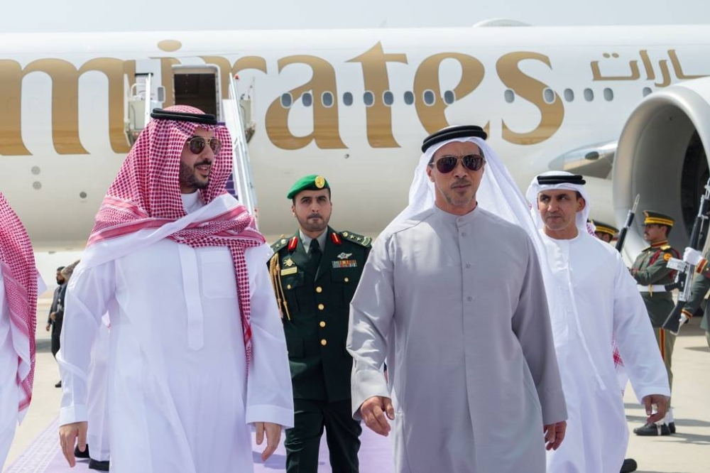 وزير الدفاع يستقبل نائب رئيس الإمارات ويبحثان تعزيز العلاقات