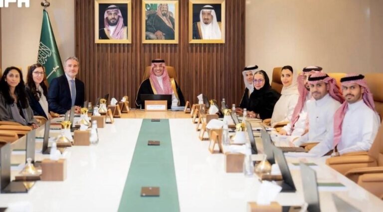 نائب وزير الإعلام يبحث توسيع الشراكة مع Google