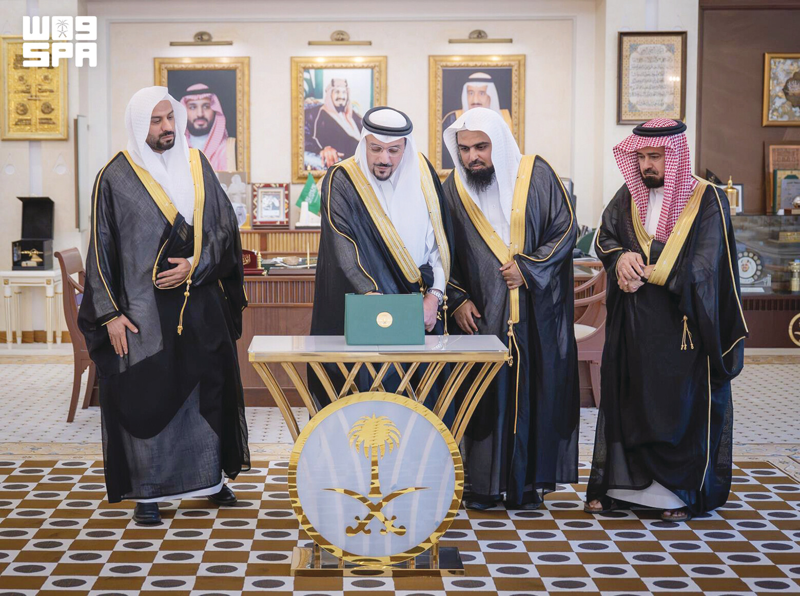 أمير القصيم يؤكد أهمية تعزيز الميز التنافسية