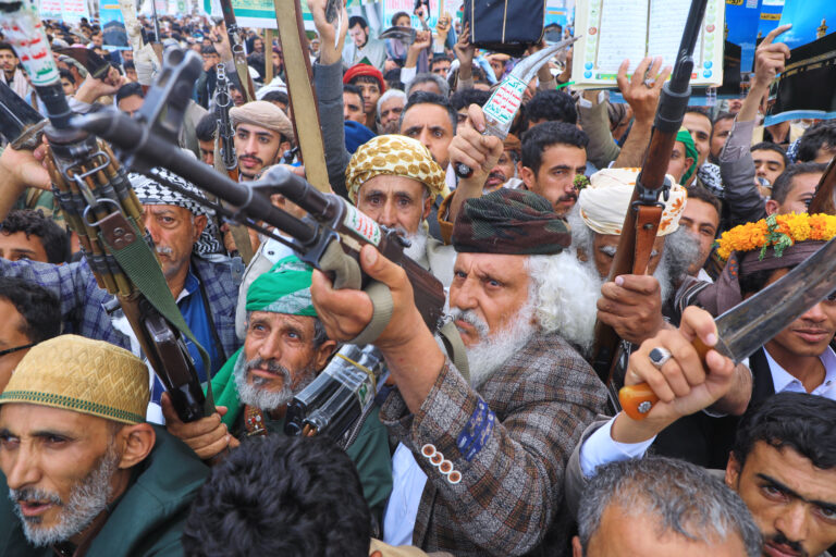 Yemeni government forces target Houthi buildup in new preemptive strategy
