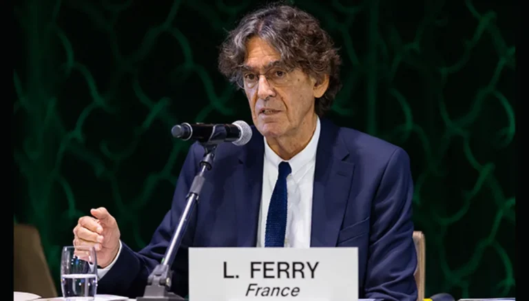 الذكاء الاصطناعي بين الثورة التقنية والسيادة الإنسانية: قراءة تحليلية نقدية في أفكار Luc Ferry