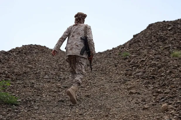 Yemeni Army Grinds Down Houthis West of Taiz, East of Bab al-Mandab