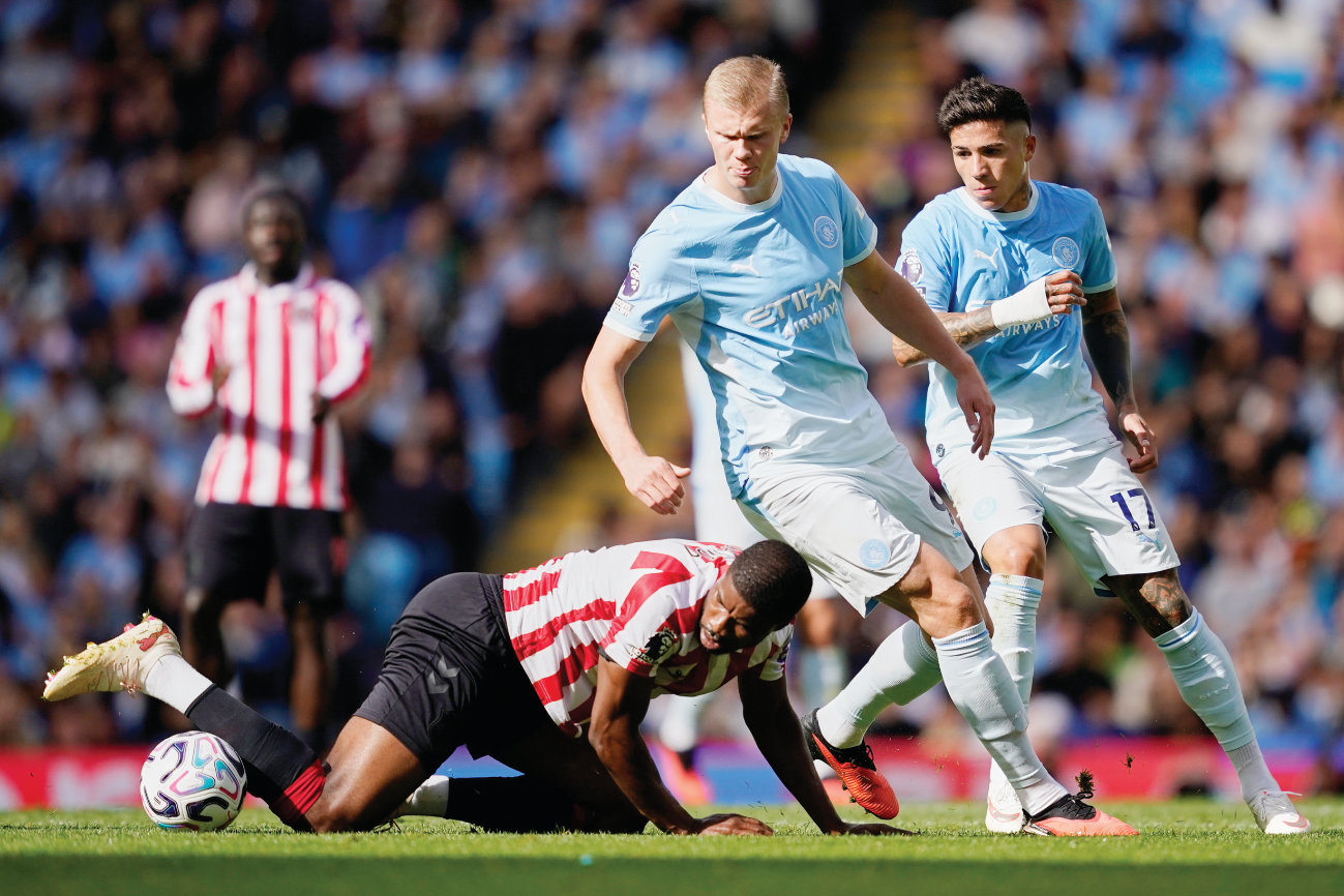 Five-star Man City top table after Sunderland thriller