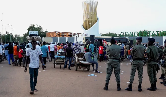 Niger jails lawyer for relaying unrest within army