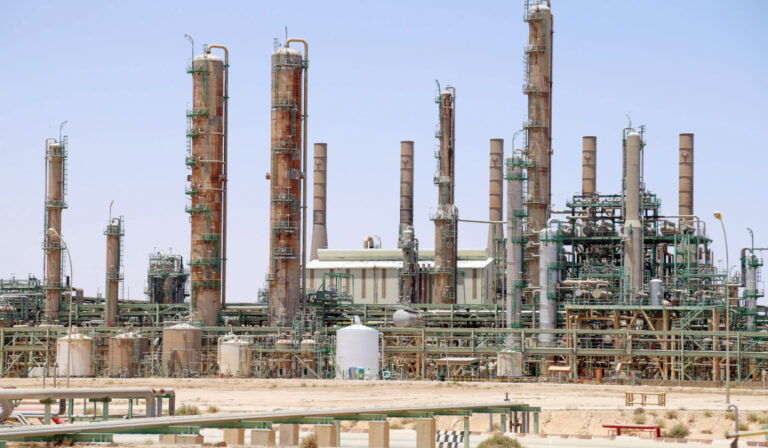 Protesting guards shut down major Libya oil refinery