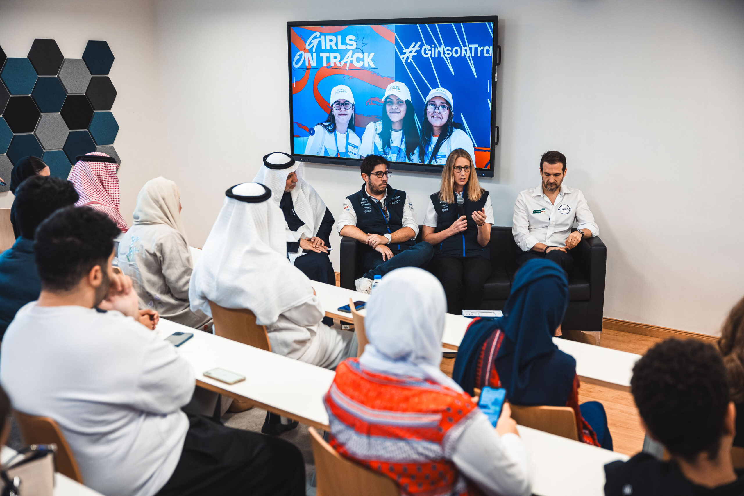 ‘Accelerating progress’: Formula E’s Driving Force STEM program reaches 61,678 pupils