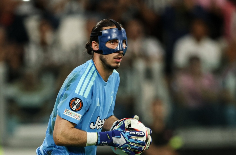 Juventus keeper Grabara undergoes knee surgery after ACL tear