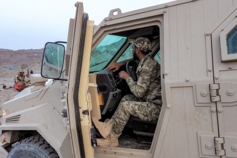 Yemen government forces say they repel Houthi infiltration attempt near key road