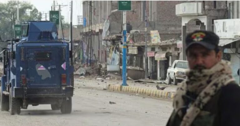 Suicide bombing at police checkpoint in northwestern Pakistan kills at least 11