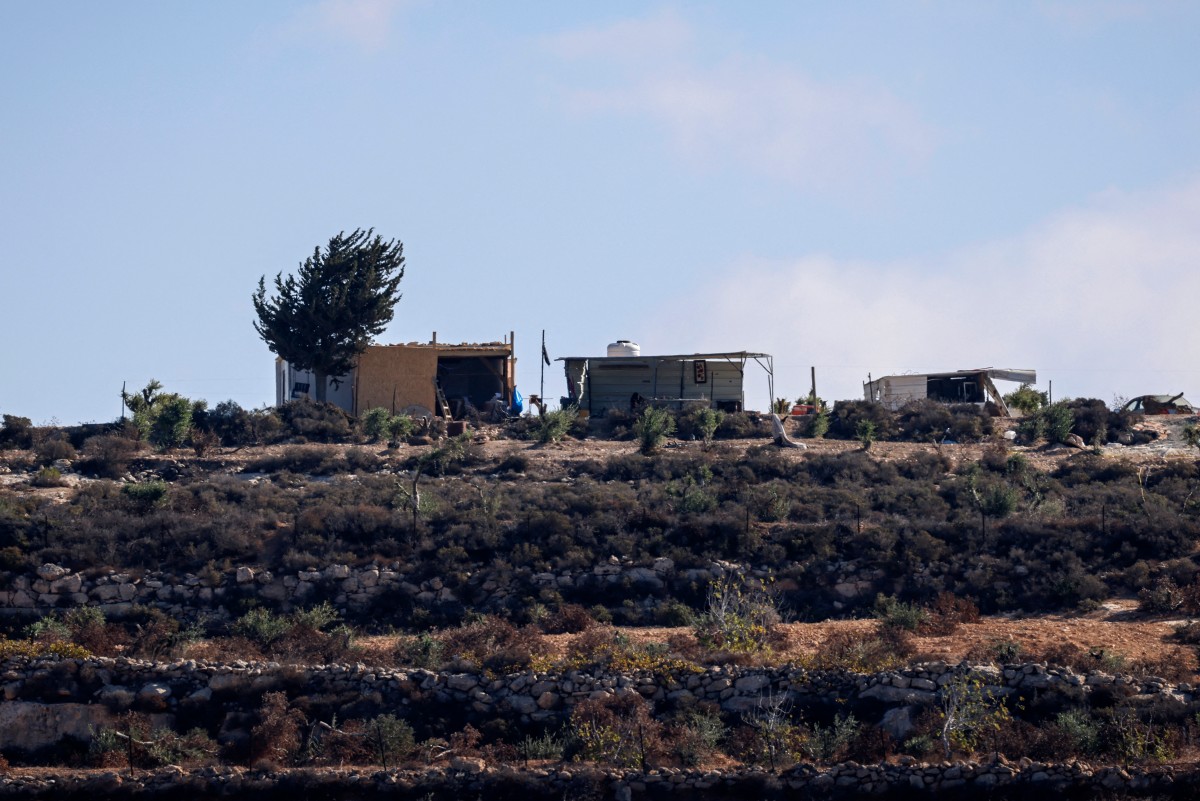 Israeli settlers damage homes, cut utilities in Palestinian community near Ramallah