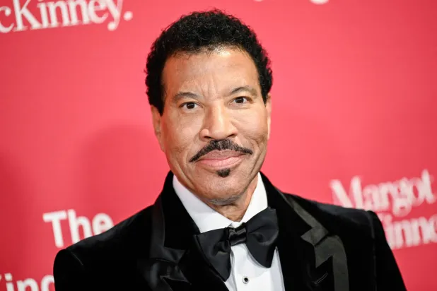 Lionel Richie Takes a Break from Performing after Heart Procedure