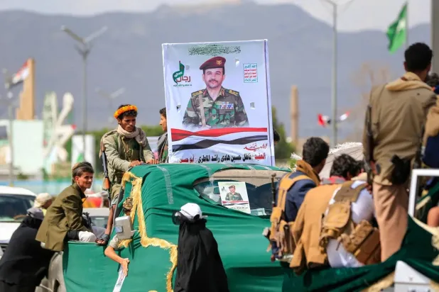 Yemen: Taiz Fronts Drain Houthis, Target Reinforcements