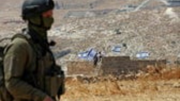 وزير الدفاع الإسرائيلي يأمر بفرض إغلاق شامل على الضفة الغربية