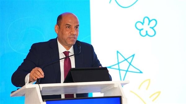 وزير العمل تعزيز التعاون مع التعبئة والإحصاء لتوفير وتحليل البيانات