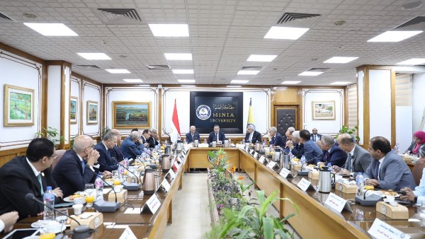 وزير التعليم العالي يوجه بتعزيز انتظام الدراسة وتعظيم البحث العلمي