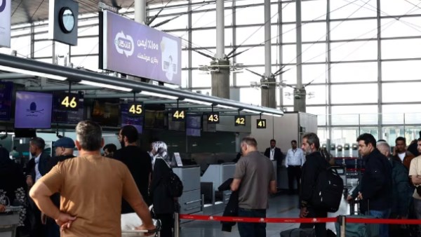 الطيران الإيراني يتحدى العقوبات الأمريكية ويواصل رحلاته إلى 5 دول