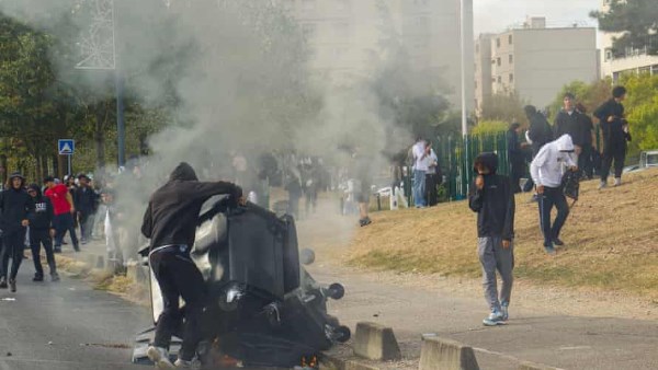أزمة المدارس| احتجاجات طلابية عنيفة تهز فرنسا .. 440 موقوفًا وإصابة 48 شرطيًا
