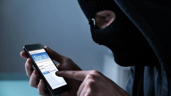مصادر: هاتف مستشارة الإليزيه لشؤون الشرق الأوسط تم اختراقه