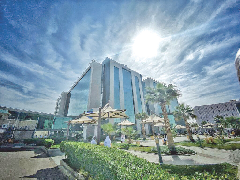 «سعود الطبية» .. نجاح إصابات معقدة في كتف رياضي