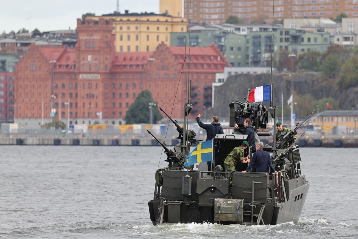 France deploys naval assets to protect partners in the Middle East