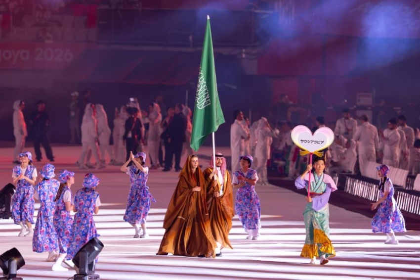 السعودية تدشن مشاركتها في الألعاب الآسيوية بناغويا والعميري ويارا يحملان علم المملكة