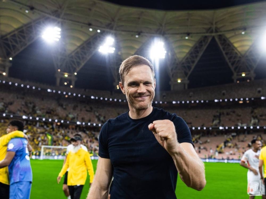 مدرب الاتحاد فيسينغ يفوز بجائزة أفضل مدربي روشن لشهر سبتمبر