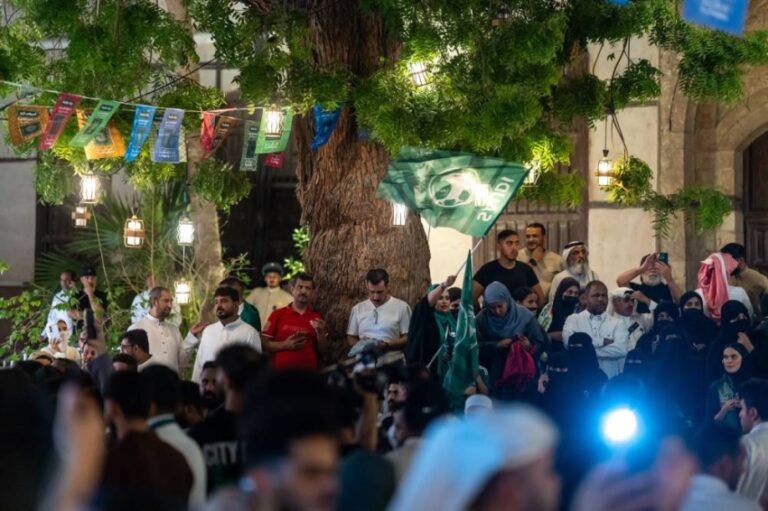جماهير «خليجي 27» تساند منتخباتها من جدة التاريخية