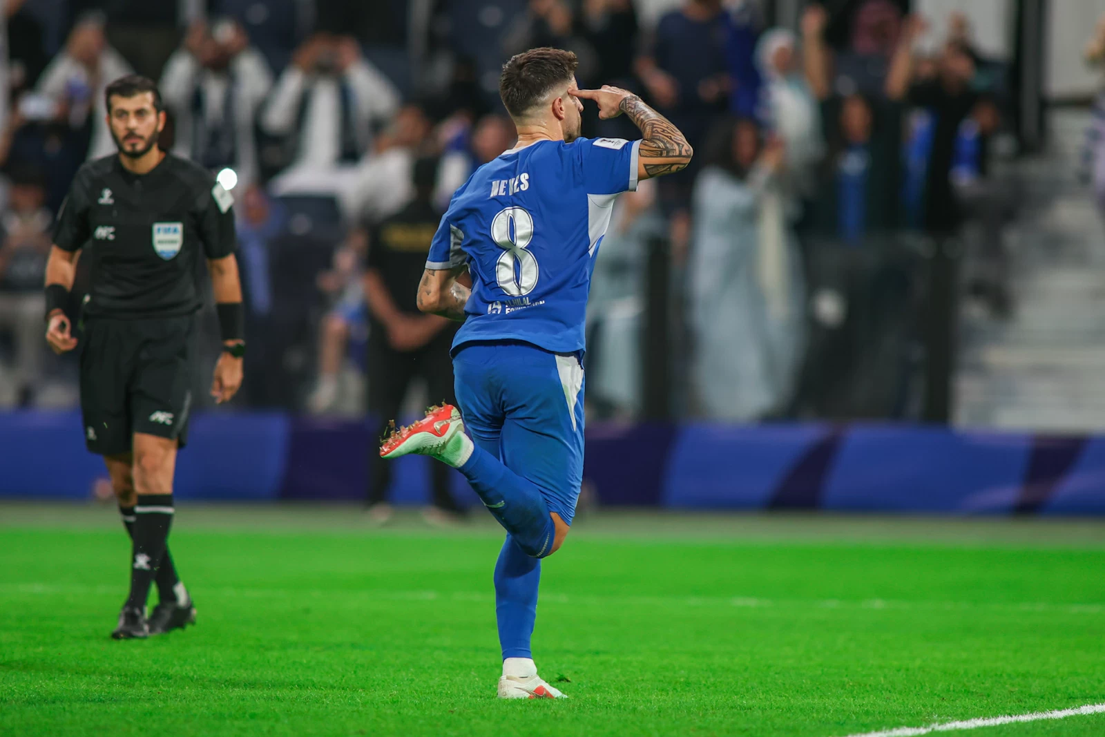نيفيز.. عريس الهلال بكل الأحوال