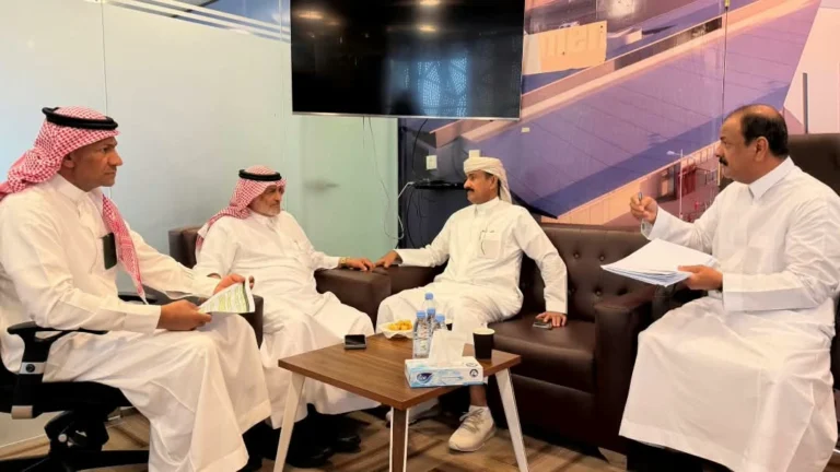 شراكة «سعودية – يمنية» لتعزيز بنية «شبوة» التحتية بمشاريع إستراتيجية