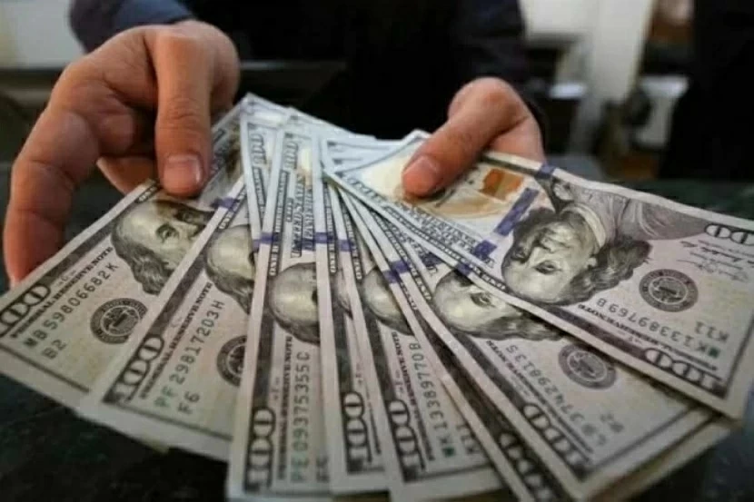 الدولار  لأعلى مستوى في 7 أسابيع