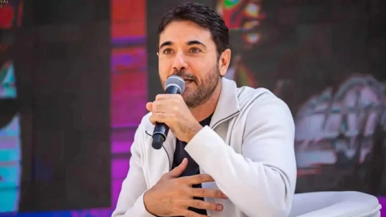 حصد 3 جوائز.. ما سر رسالة أحمد عز المؤثرة؟