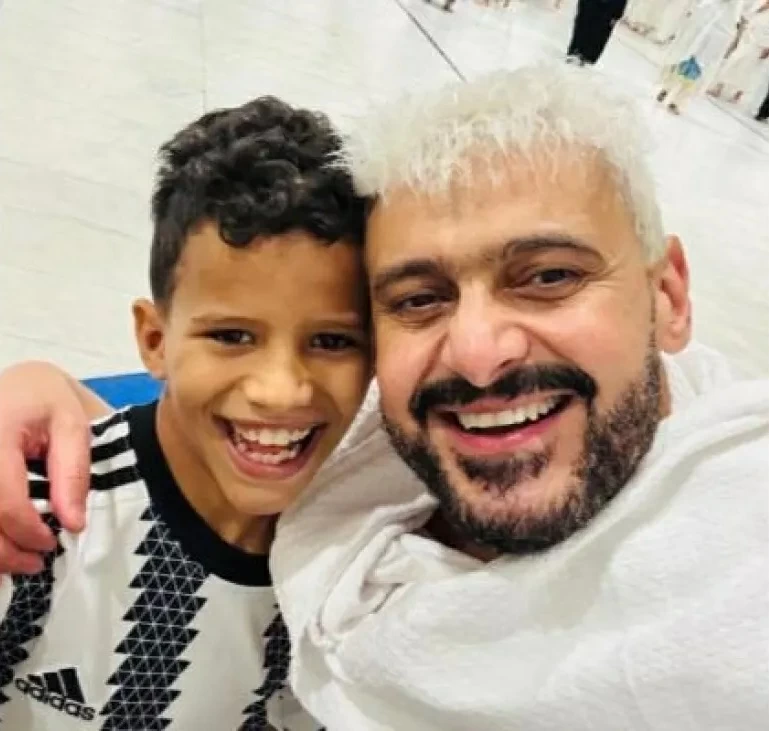 «يا رب توصله».. ماذا فعل رامز جلال مع طفل أثناء أداء العمرة؟