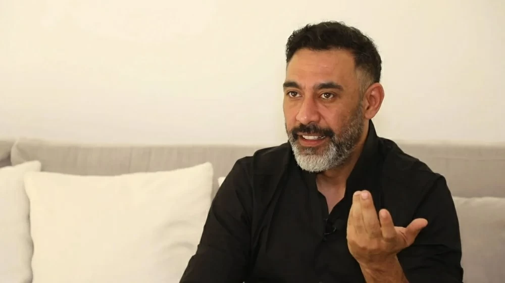 عمرو مصطفى لـ«عكاظ»: لا خلاف شخصياً مع حمو المرشدي.. وتجاوزتُ الخلافات
