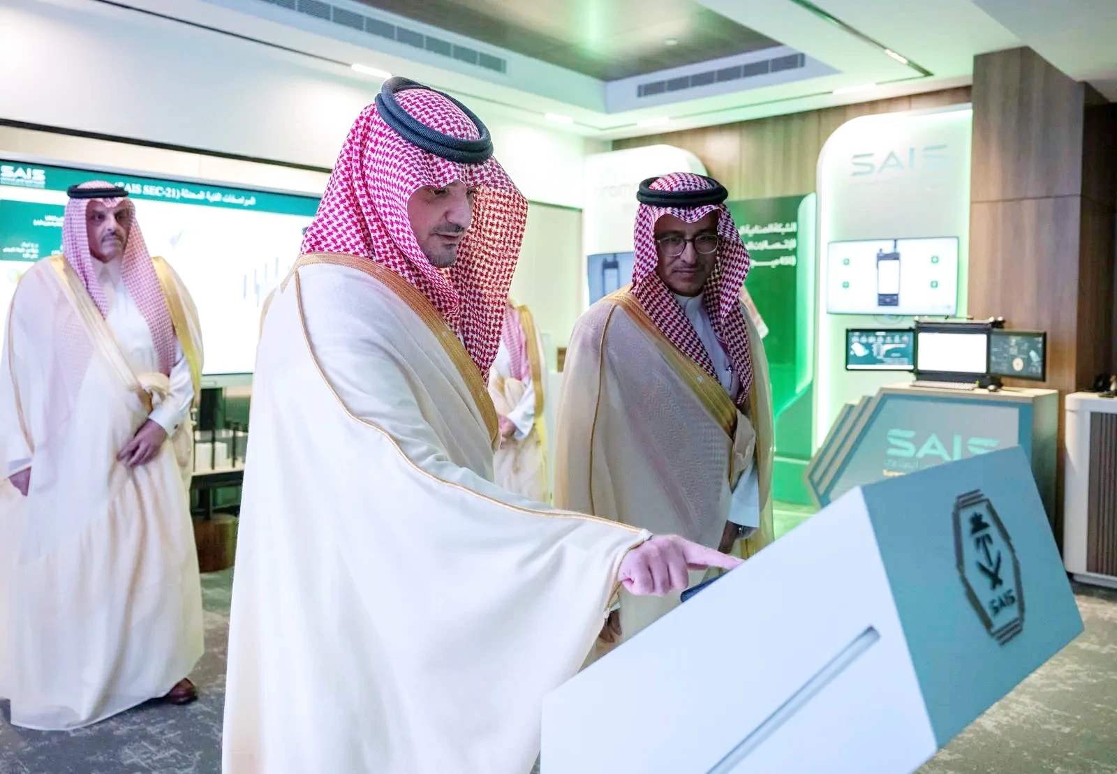 وزير الداخلية يدشّن «مرقب» لتعزيز أمن المنشآت الحيوية