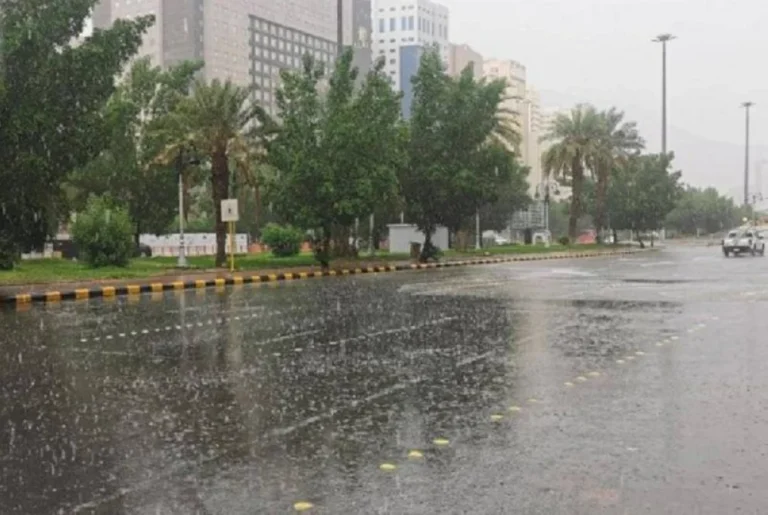 «الأرصاد» تنبه: أمطار وصواعق رعدية وبرد على مكة