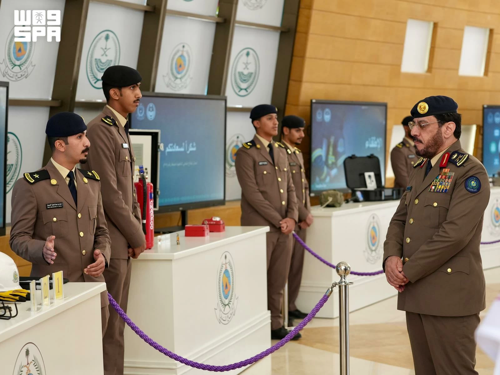 تخريج 155 ضابطاً من دورة الدفاع المدني الـ55