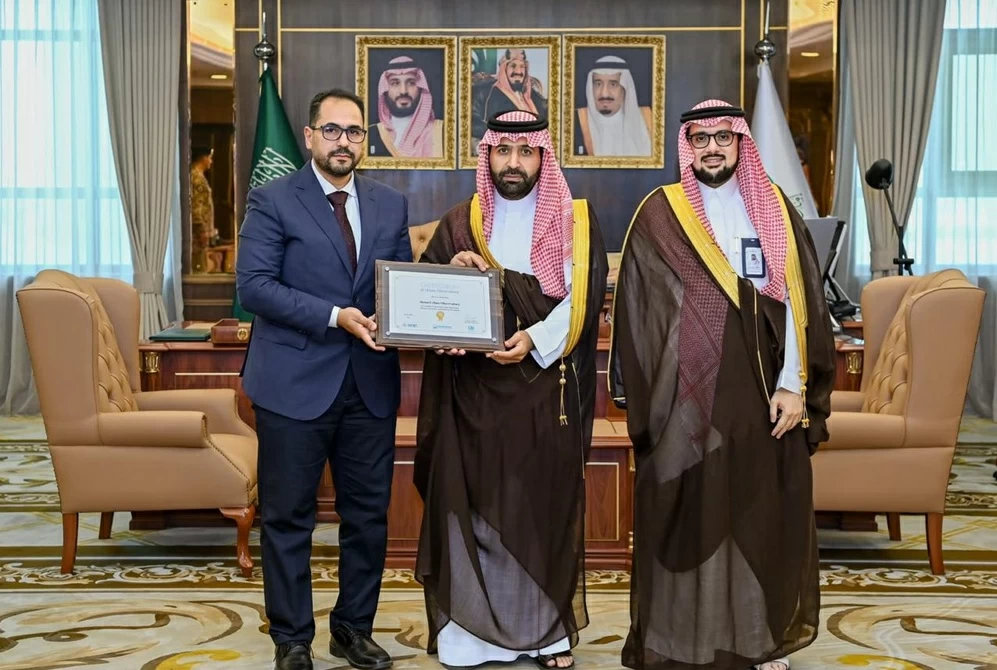 أمير جازان يتسلّم شهادة انضمام مرصد المنطقة إلى شبكة المراصد الحضرية العالمية