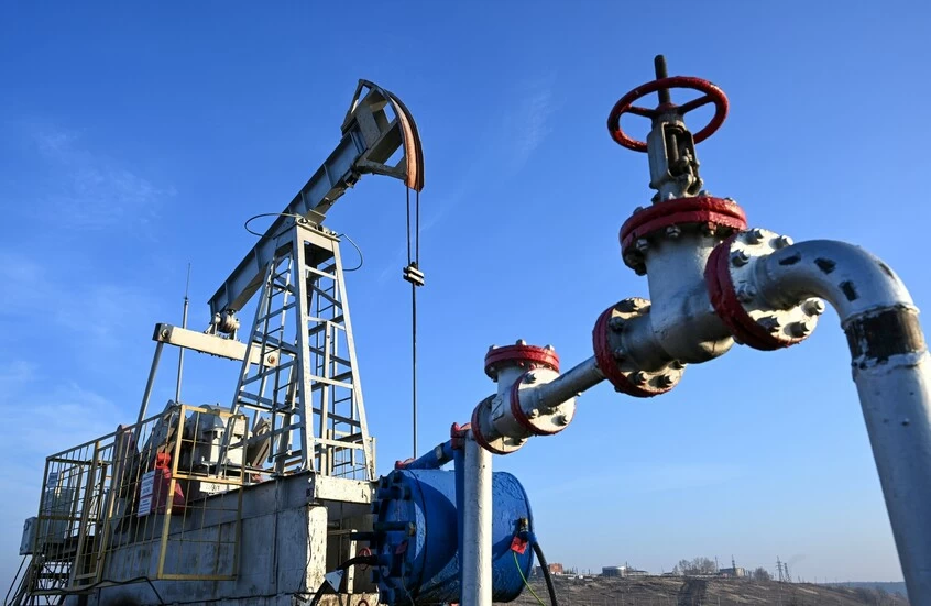 النفط يتراجع عند التسوية.. وبرنت يفقد 3.4%