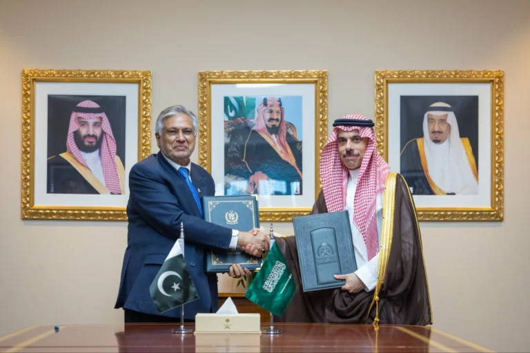 السعودية وباكستان توقعان اتفاقية الإعفاء المتبادل من متطلبات تأشيرة الإقامة القصيرة لحاملي الجوازات الدبلوماسية والخاصة