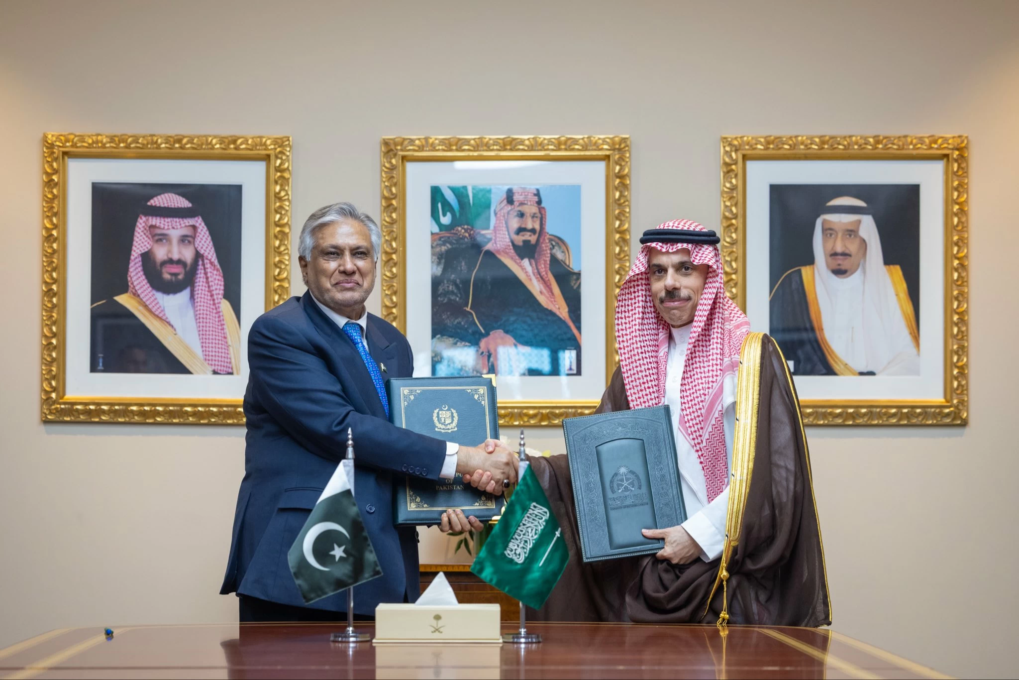 السعودية وباكستان توقعان اتفاقية الإعفاء المتبادل من متطلبات تأشيرة الإقامة القصيرة لحاملي الجوازات الدبلوماسية والخاصة
