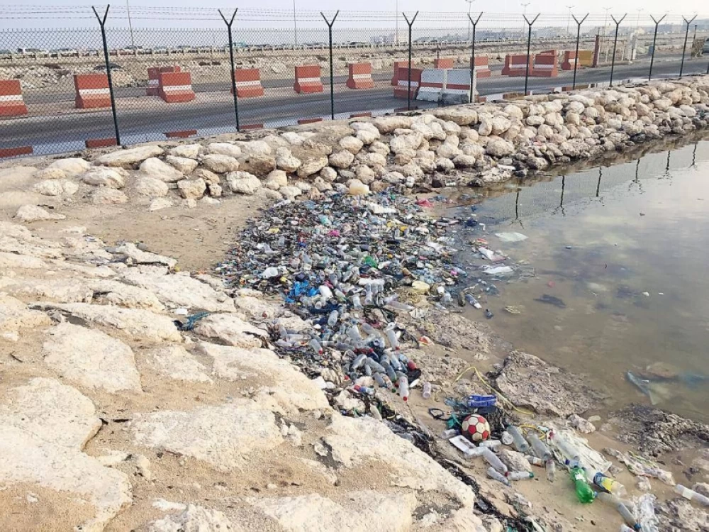 قانونيان لـ «عكاظ»: الغرامة لا تعفي «الملوّث البيئي» من التعويض عن الضرر