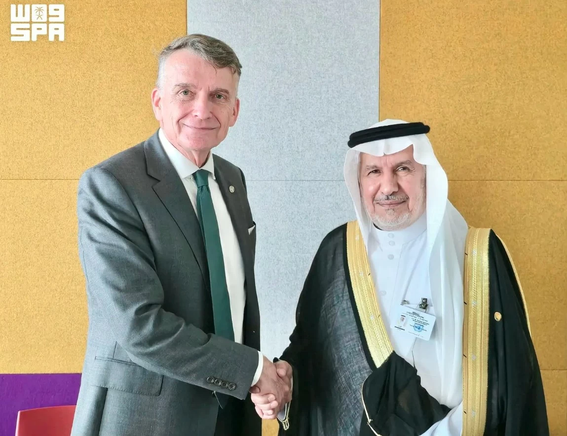 المشرف العام على مركز الملك سلمان للإغاثة يلتقي المفوض العام للأونروا